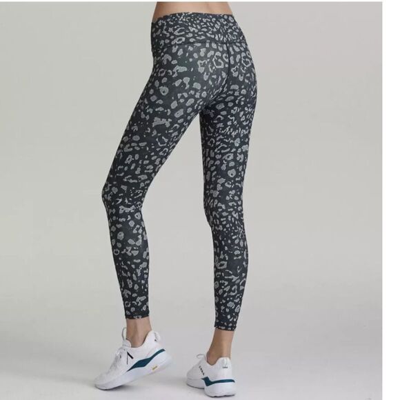 Varley Gray leopard print leggings Luna 25” - Picture 3 of 7